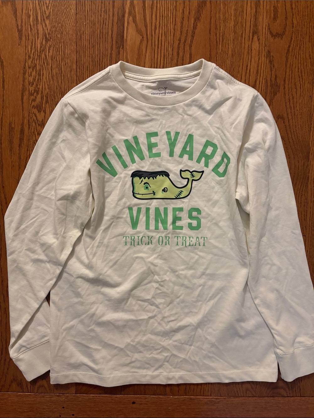 NWOT Vineyard Vines White Long-Sleeve 'Trick or Treat' Whale Graphic Tee